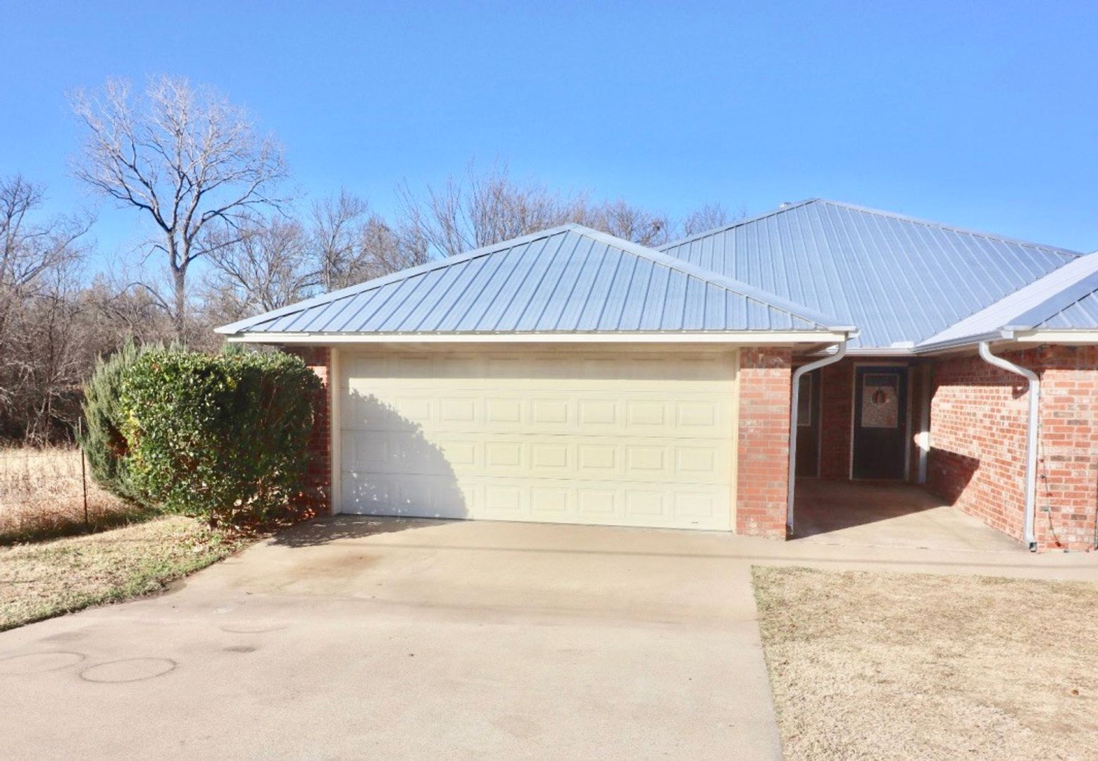 Weatherford House: 1124 W. Spring