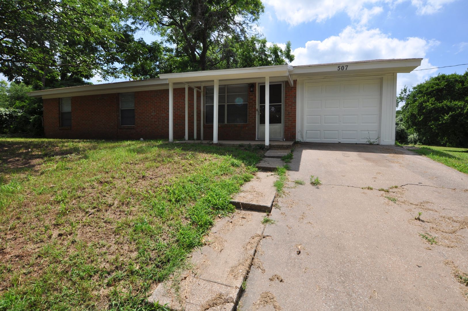 Weatherford House: 507 N. Merrimac