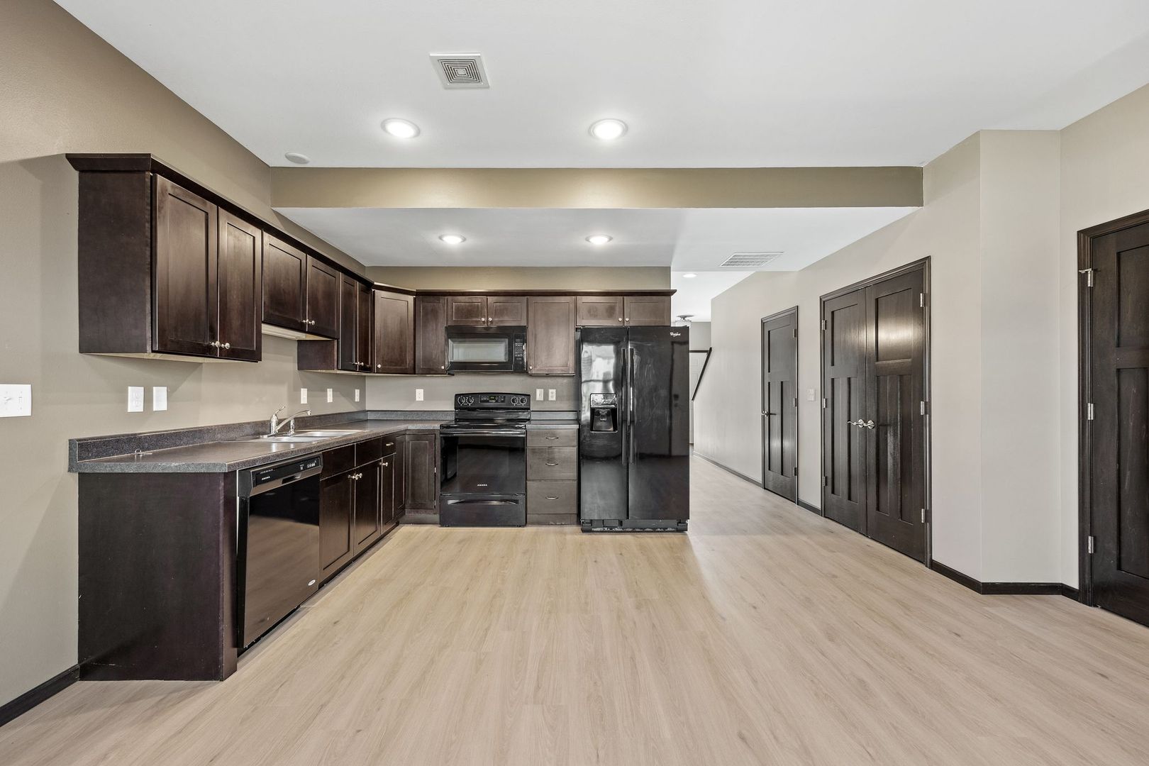 Cedar Rapids Apartment: 606 2nd Ave SW