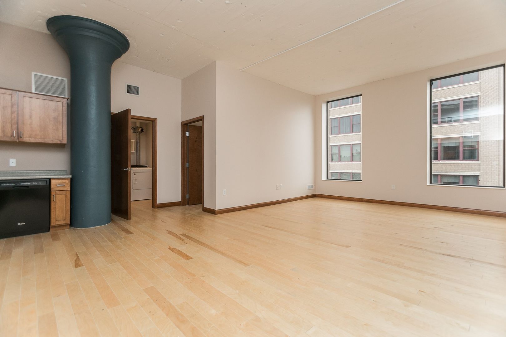 Cedar Rapids Apartment: 323 3rd Street SE