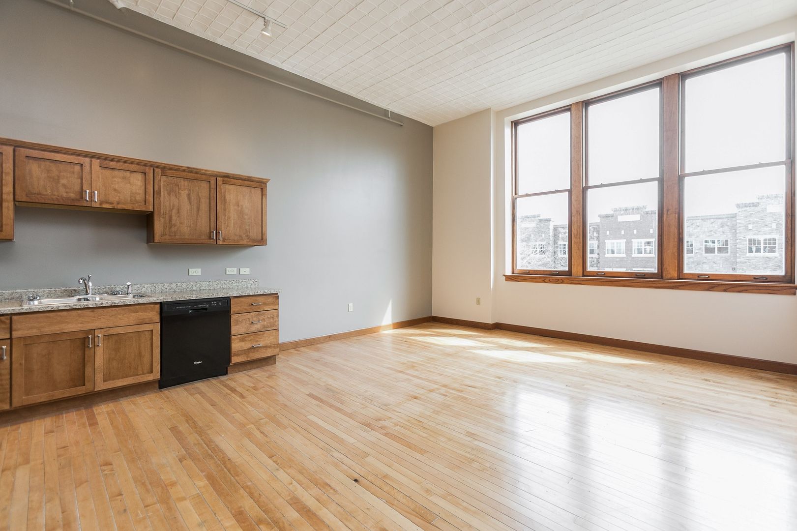 Cedar Rapids Apartment: 346 2nd Ave SW