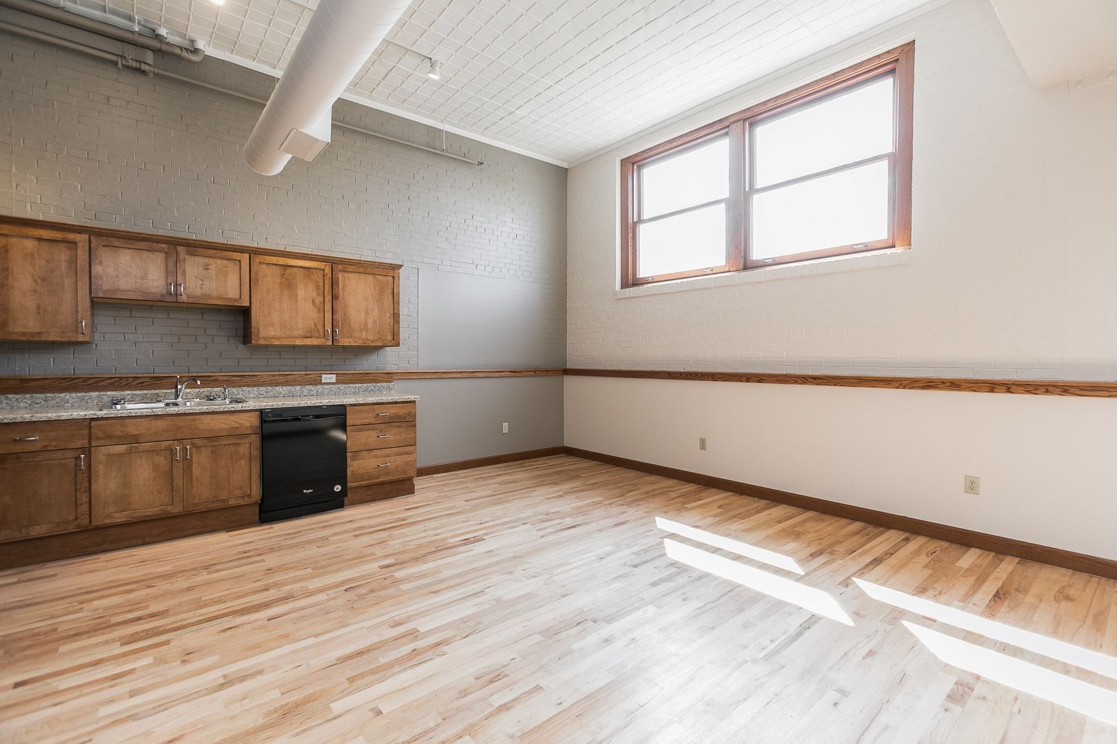 Cedar Rapids Apartment: 346 2nd Ave SW