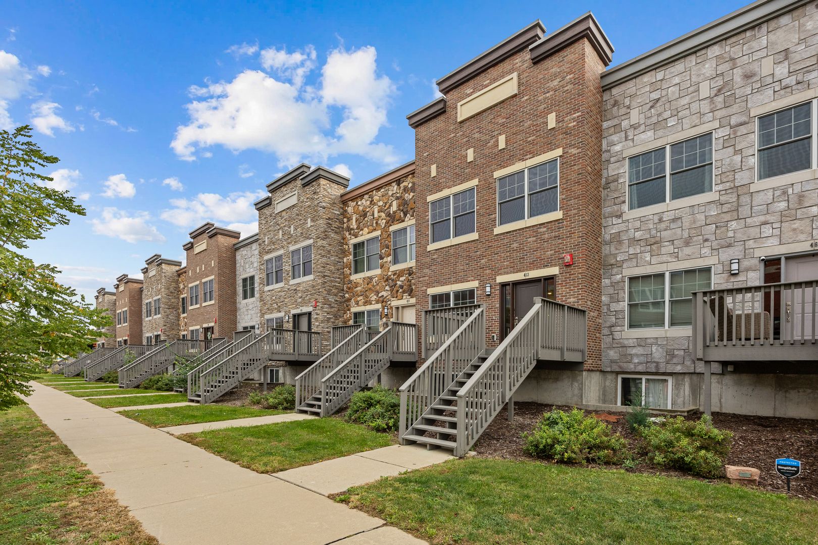 Cedar Rapids Townhome: 409 2nd Ave SW