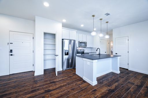 * MOVE IN SUMMER 7/18/2028 * 3 Bed 3 Bath Short 5 Minute Walk to TCU Campus – photo 1