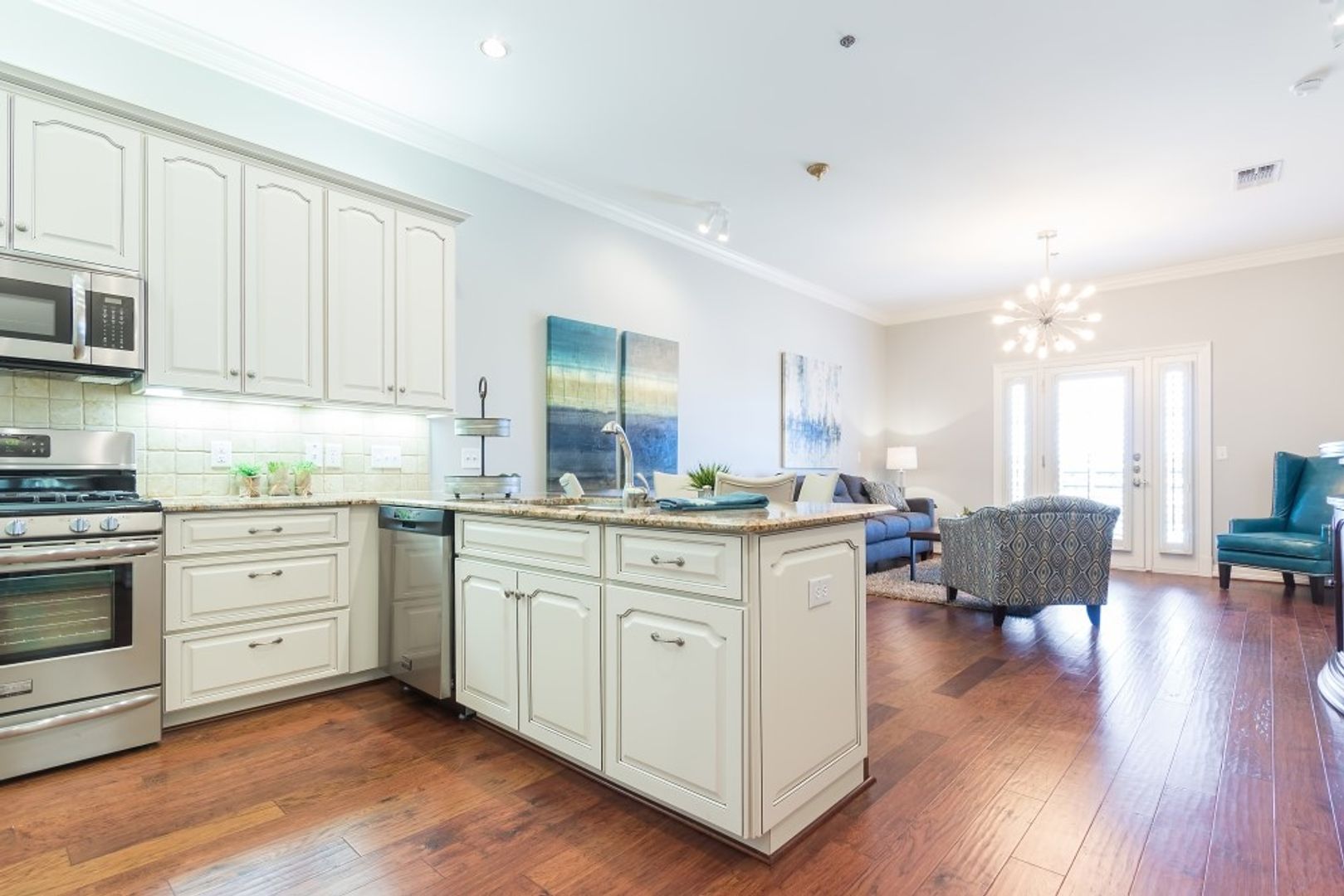 Richardson Apartment: 3601 Shire Blvd