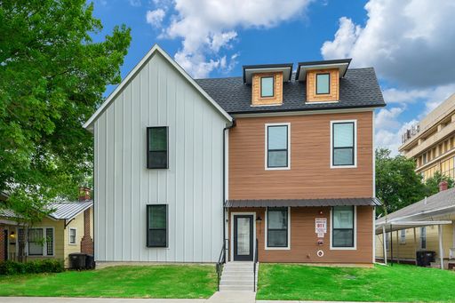 * MOVE IN SUMMER 2027 * 2 Bed 2 Bath Short 5 Minutes Walk to TCU Campus – photo 1