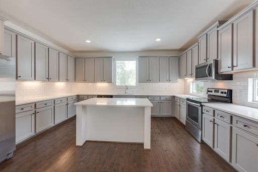 ** MOVE IN SUMMER 2028 ** 5 Bed 5.5 Bath, 1 Block to The TCU Neeley Building – photo 1