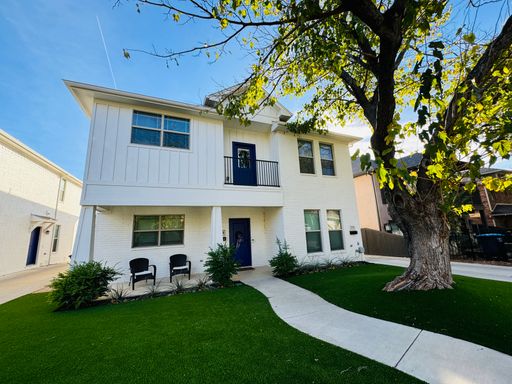 * MOVE IN SUMMER 7/14/2026 * 5 Bed 3 Bath Lubbock 1 Block From TCU Neeley Building – photo 1