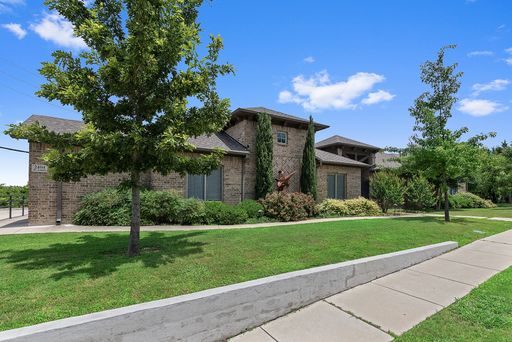 ** MOVE IN 2026 $7200 * MOVE IN 2027 $7800 ** 6 Bed 4 Bath Home, 5 Minute Walk to TCU – photo 1