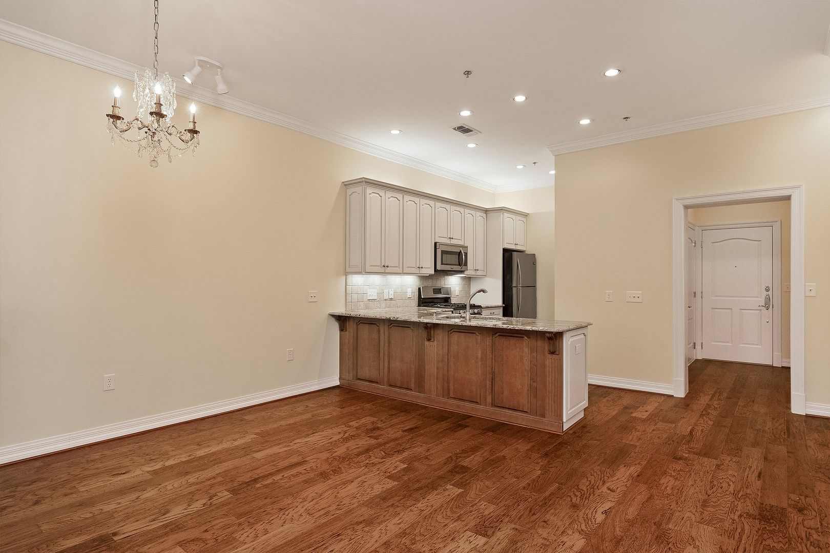 Richardson Apartment: 3601 Shire Blvd