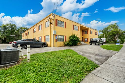 Cute 1/1 in desirable East Boca very close to entry way of FAU on 20th st – photo 1