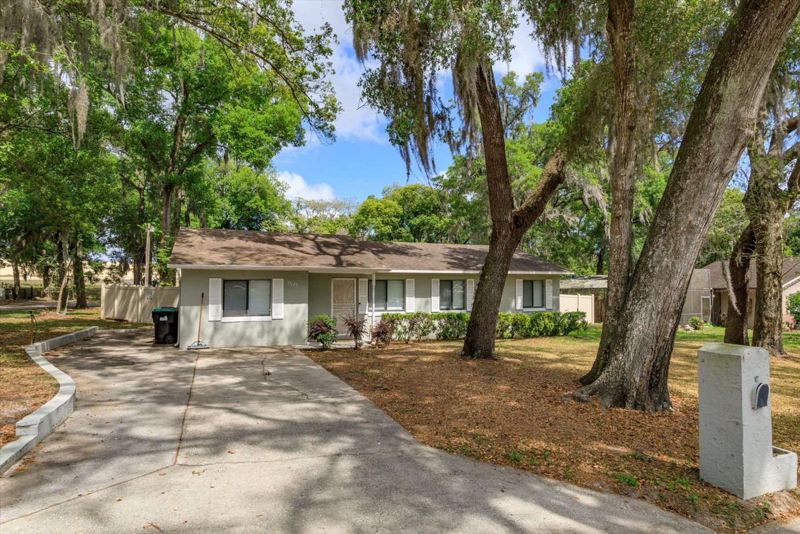 Apopka House: 3625 ROLLIN O LN, APOPKA, FL 32703