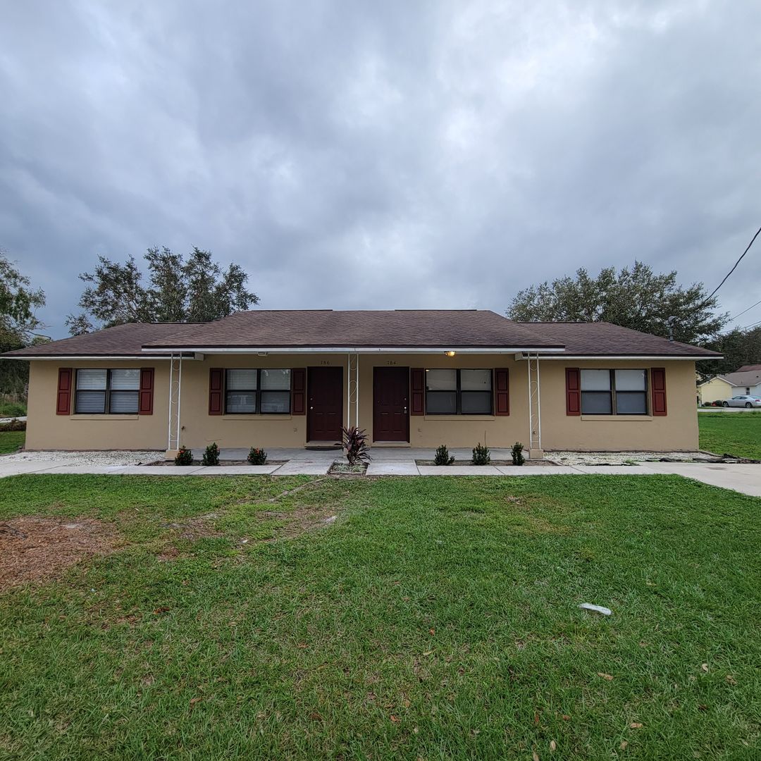 Groveland House: 784 Anderson Rd