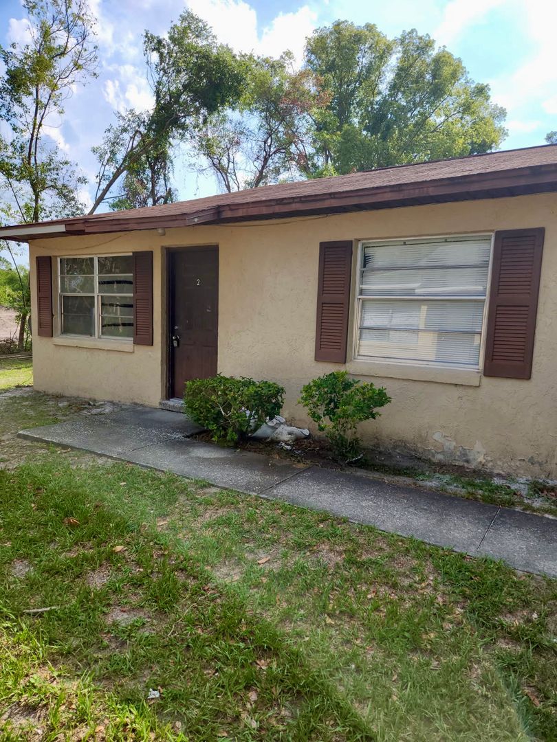 Leesburg Apartment: 1711 Birchwood Cir