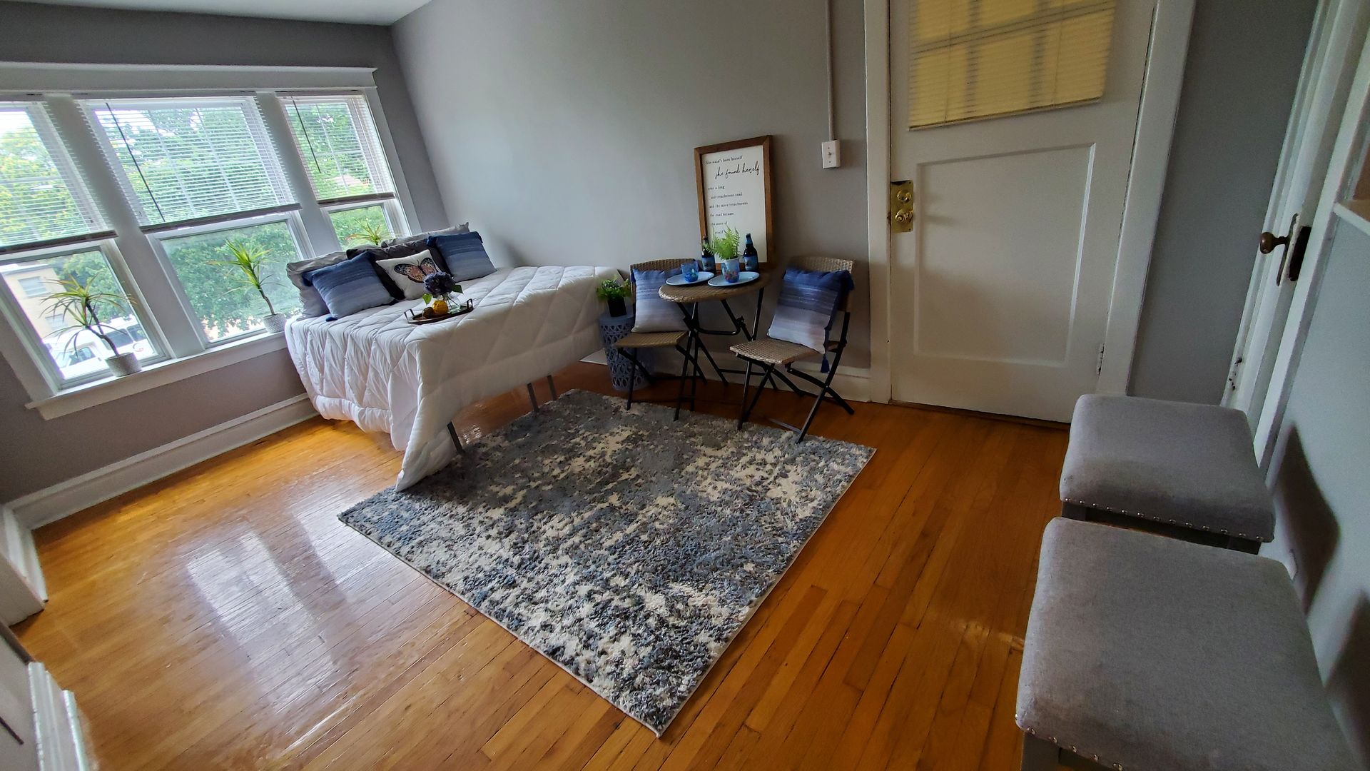 St. Louis Apartment: 4433 Pershing