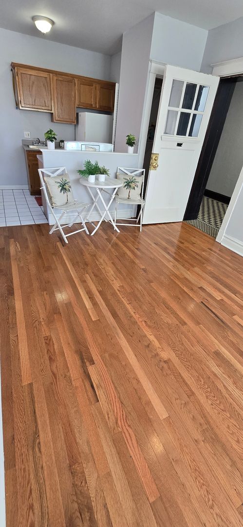 St. Louis Apartment: 4433 Pershing
