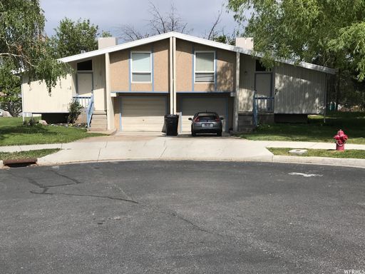 NO LEASING FEE + $300 OFF FIRST MONTH'S RENT! Large Bountiful 3 Bedroom Townhome is a must see!! – photo 1