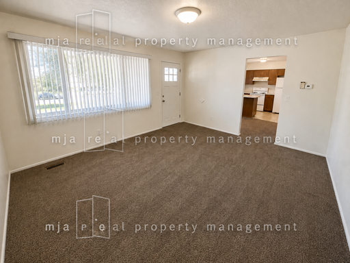 ***$500 OFF FIRST MONTHS RENT***Spacious 2 Bed 1 Bath