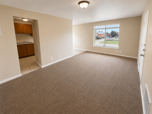 **$500 OFF FIRST MONTH RENT**2 Bed,1 Bath Apartment...A must see! – photo 1