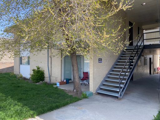 NO LEASING FEE + $300 OFF FIRST MONTH'S RENT! LARGE 2 Bedroom Update West Valley Unit is a must see! – photo 1