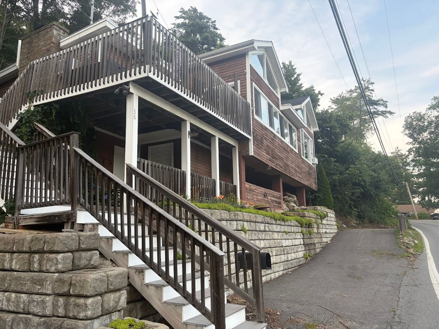 Windham House: 36 Cobbetts Pond Road