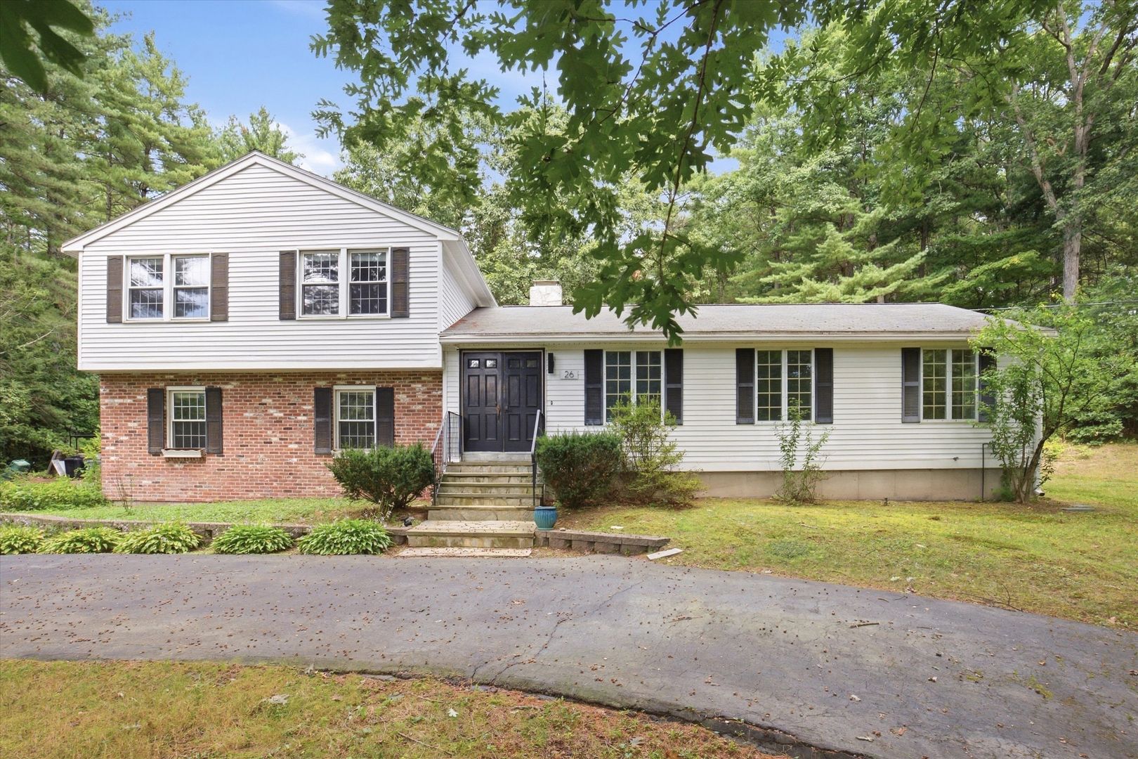 Hollis House: 26 Louise Drive