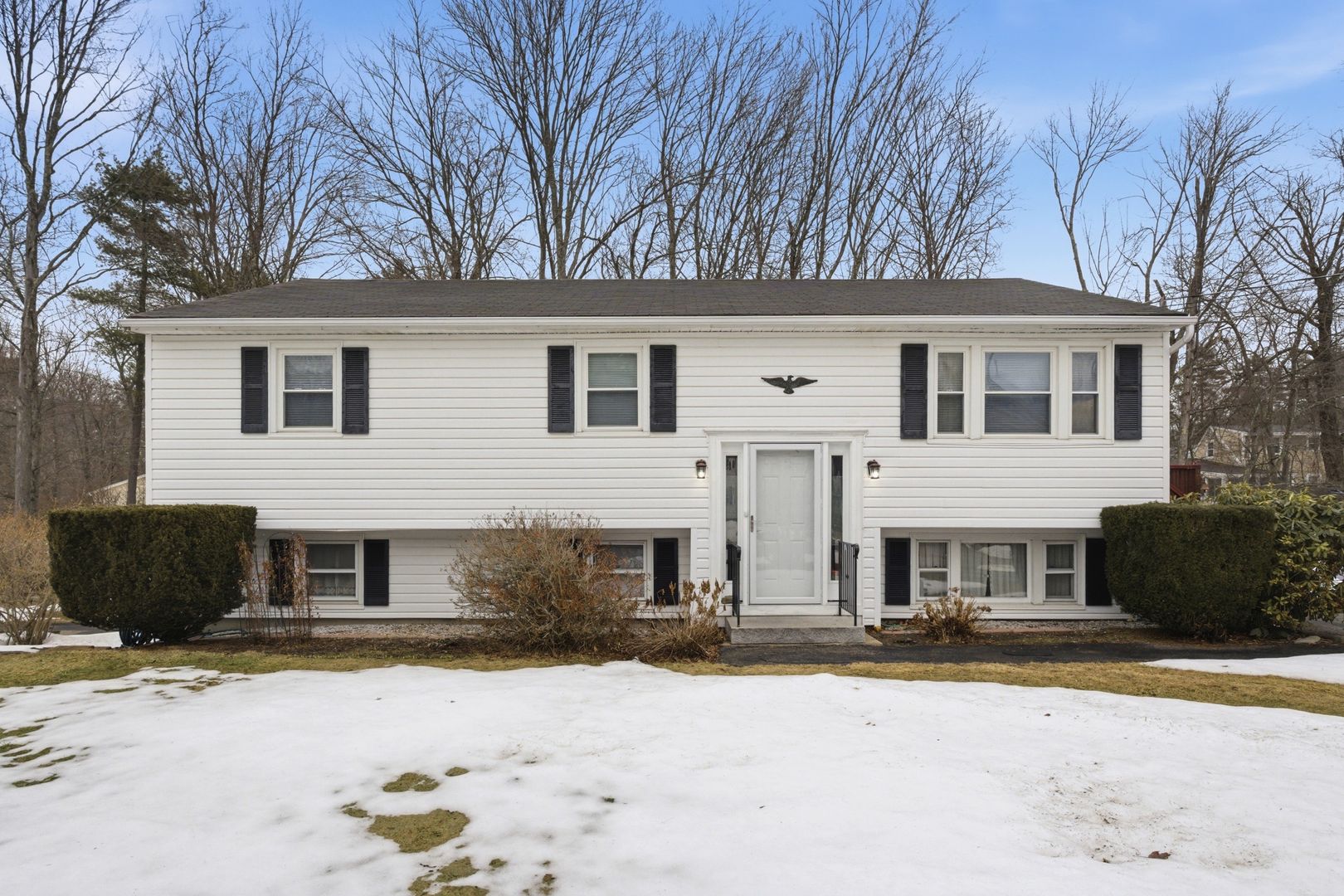 Hooksett House: 8 Harvest Drive - House