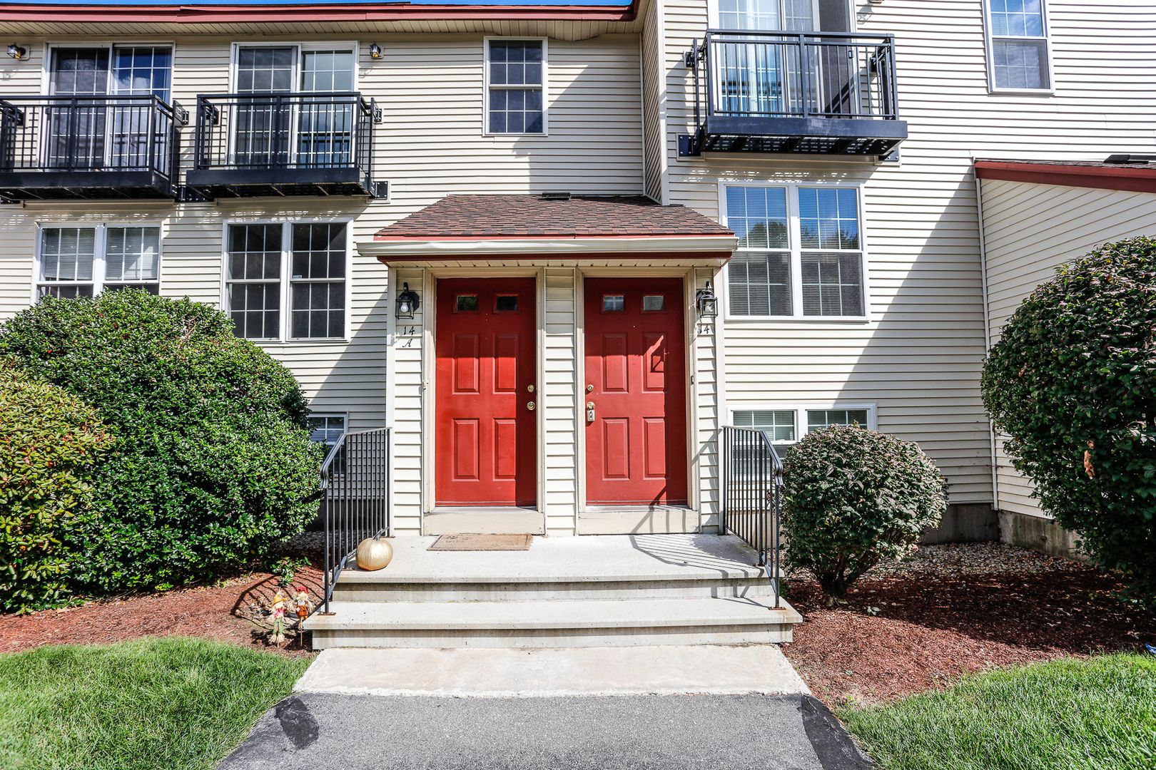 Merrimack Townhome: 14 East Ridge Road