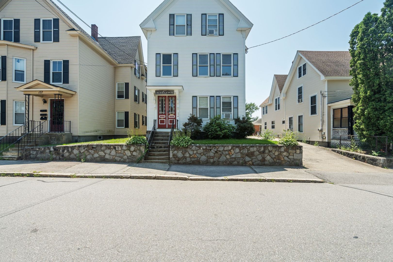 Manchester Apartment: 135 Sagamore St