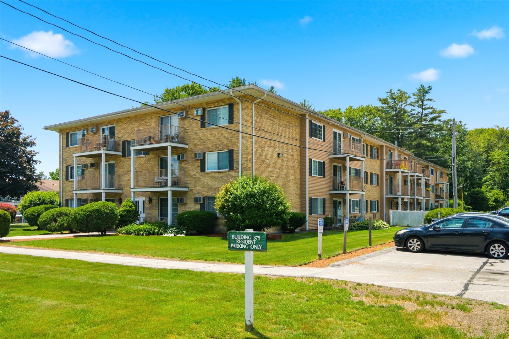 Manchester Apartment: 379 Huse Road Unit #27