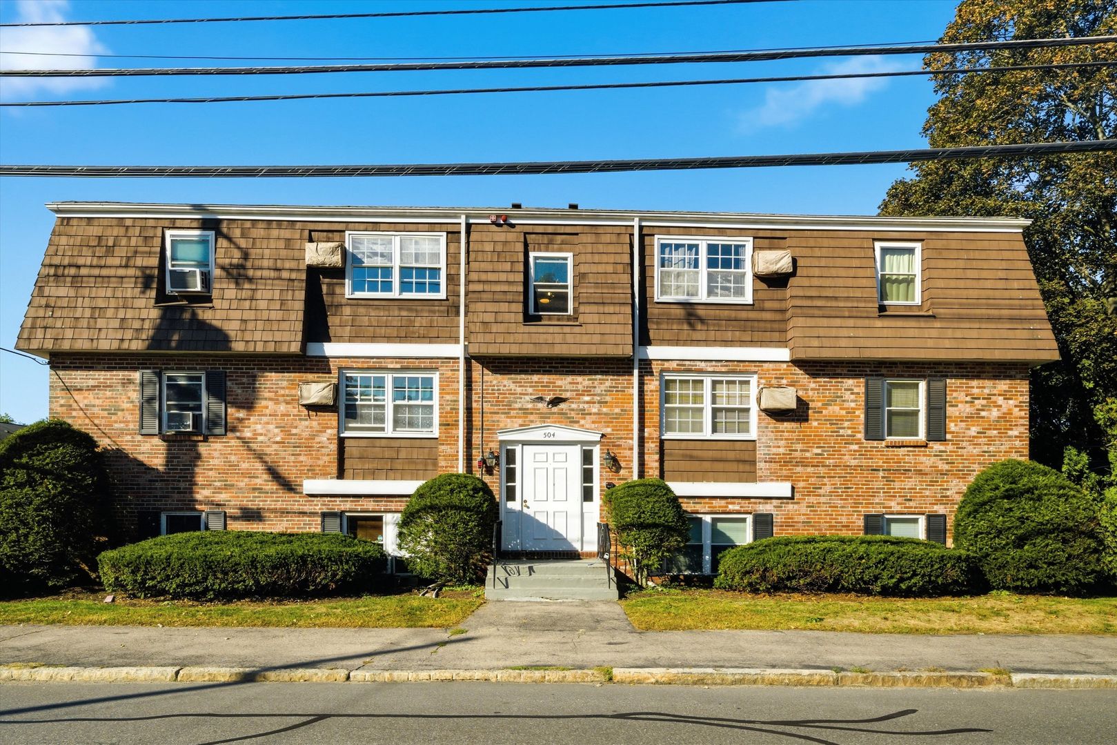 Manchester Apartment: 504 River Road