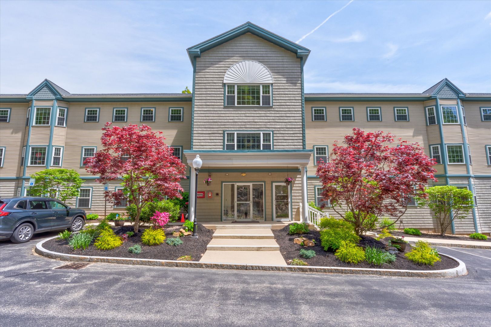 Manchester Apartment: 3 Country Club Drive Unit 103