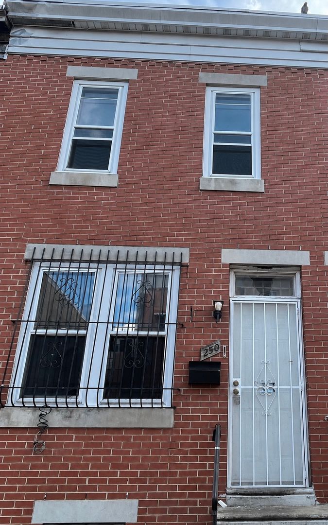 Philadelphia House: 250 E Stella St