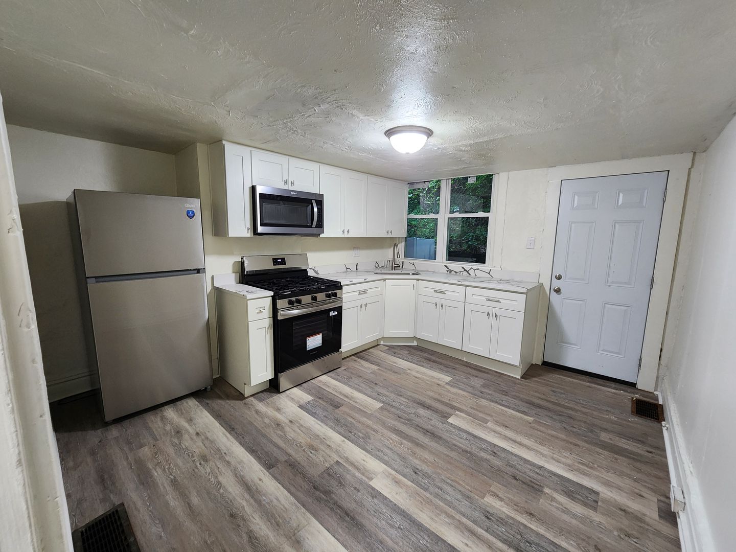 Wilkinsburg Apartment: 1157-1159 South Ave