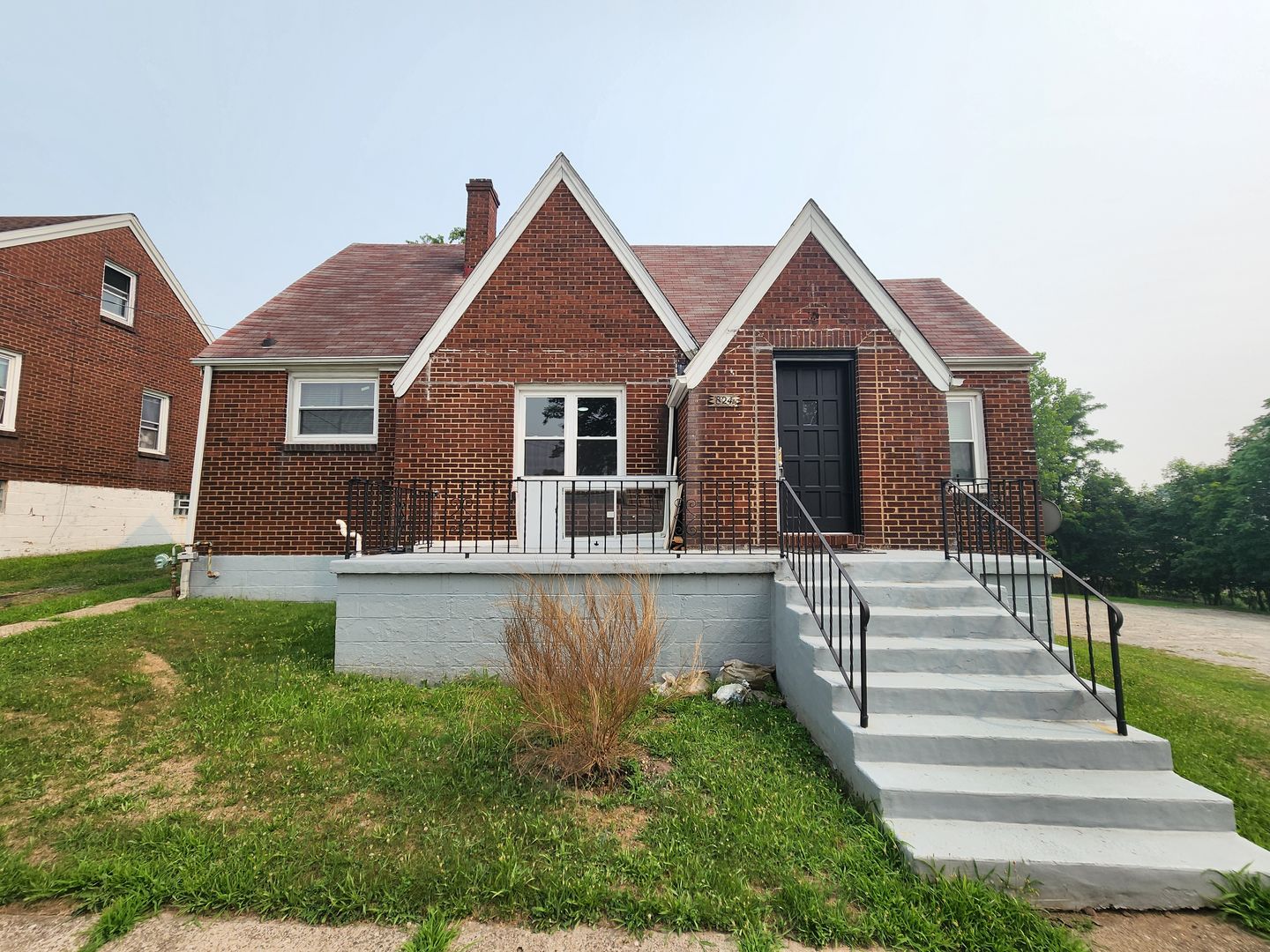 West Mifflin House: 824 Oak Street - 824 Oak Street