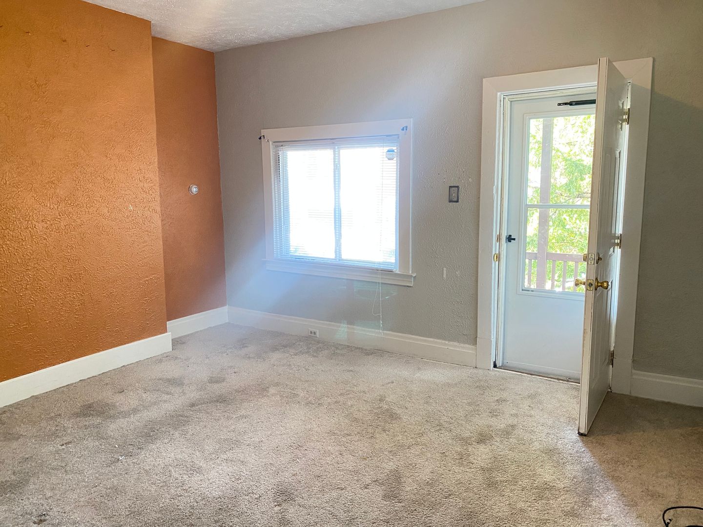Homestead Apartment: 300 W 13th Ave