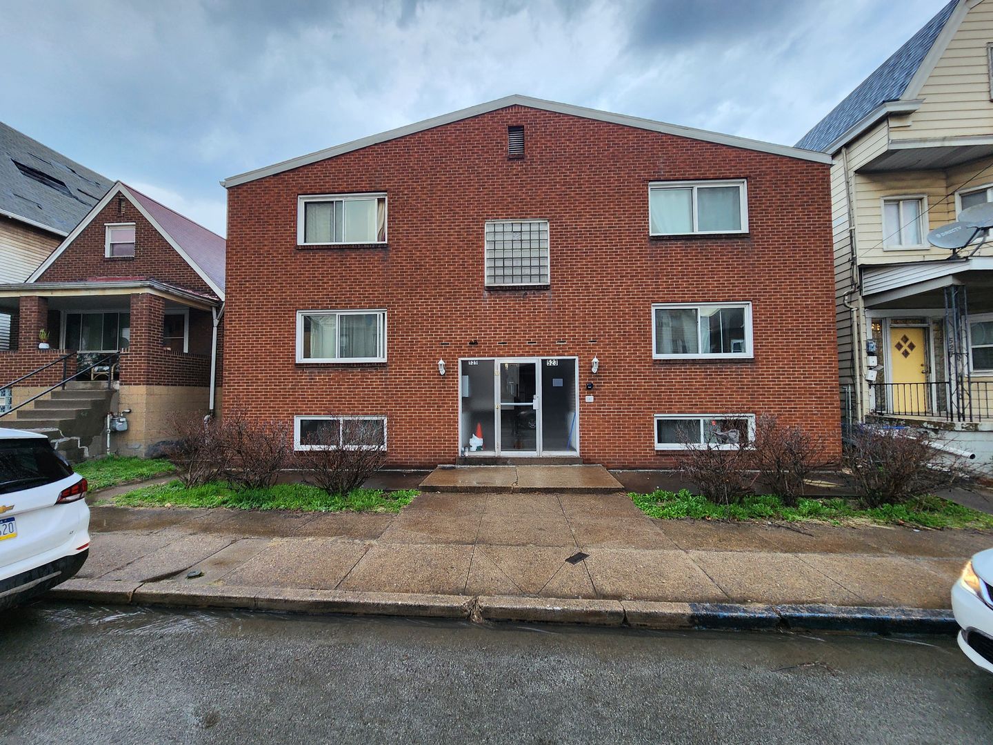 East Pittsburgh Apartment: 525 Franklin St