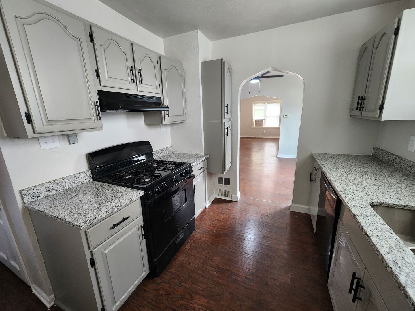 West Mifflin House: 824 Oak Street - 824 Oak Street