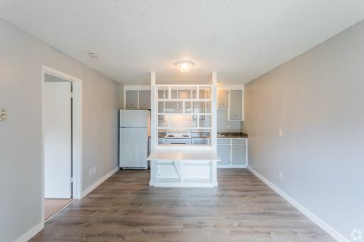 Spacious 1 bedroom 1 bath Unit – photo 1