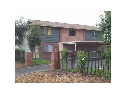 Cozy two bedroom/ 1 bath condo in Ramona.