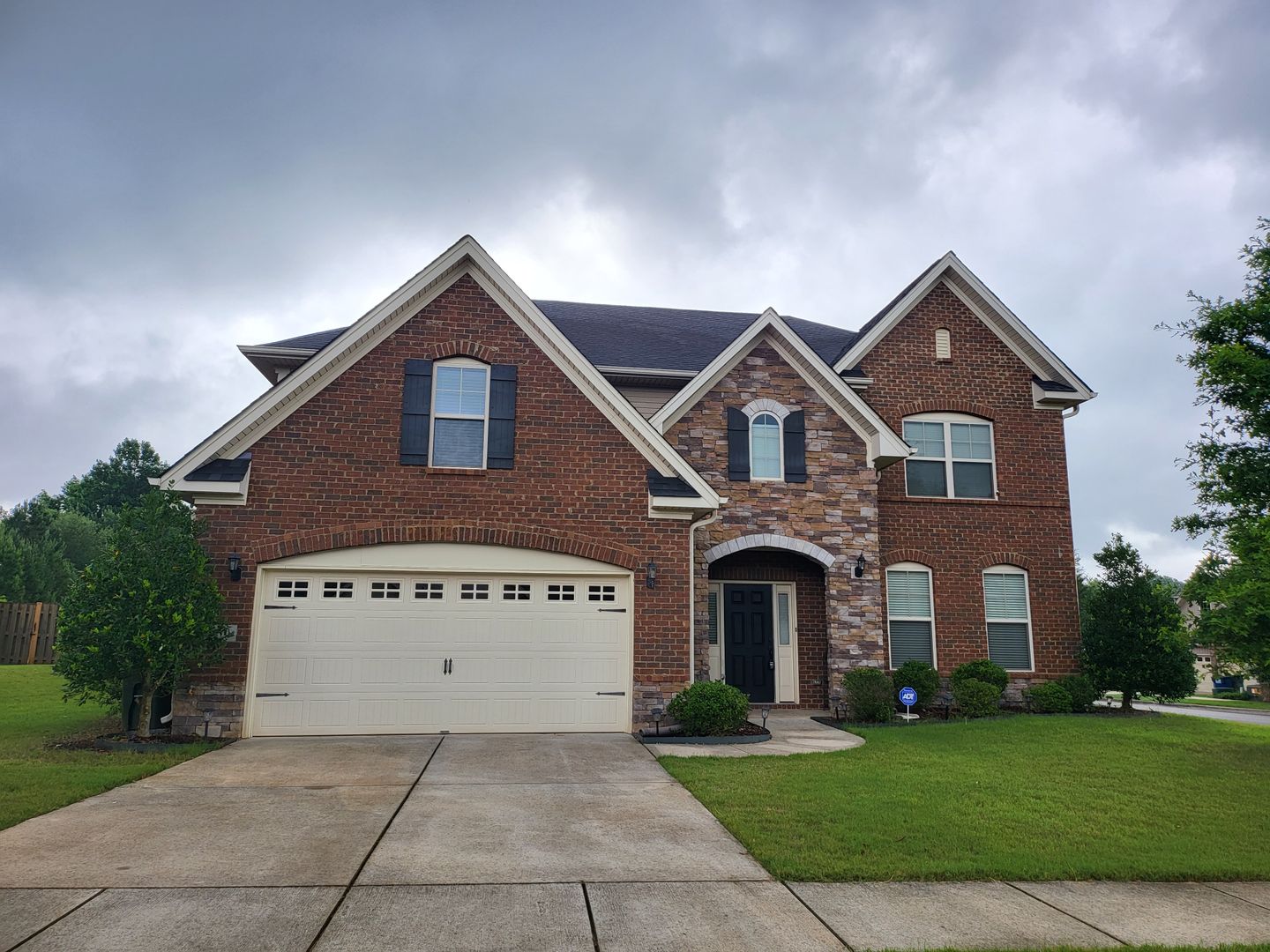 Madison House: 284 Big Oak Ln
