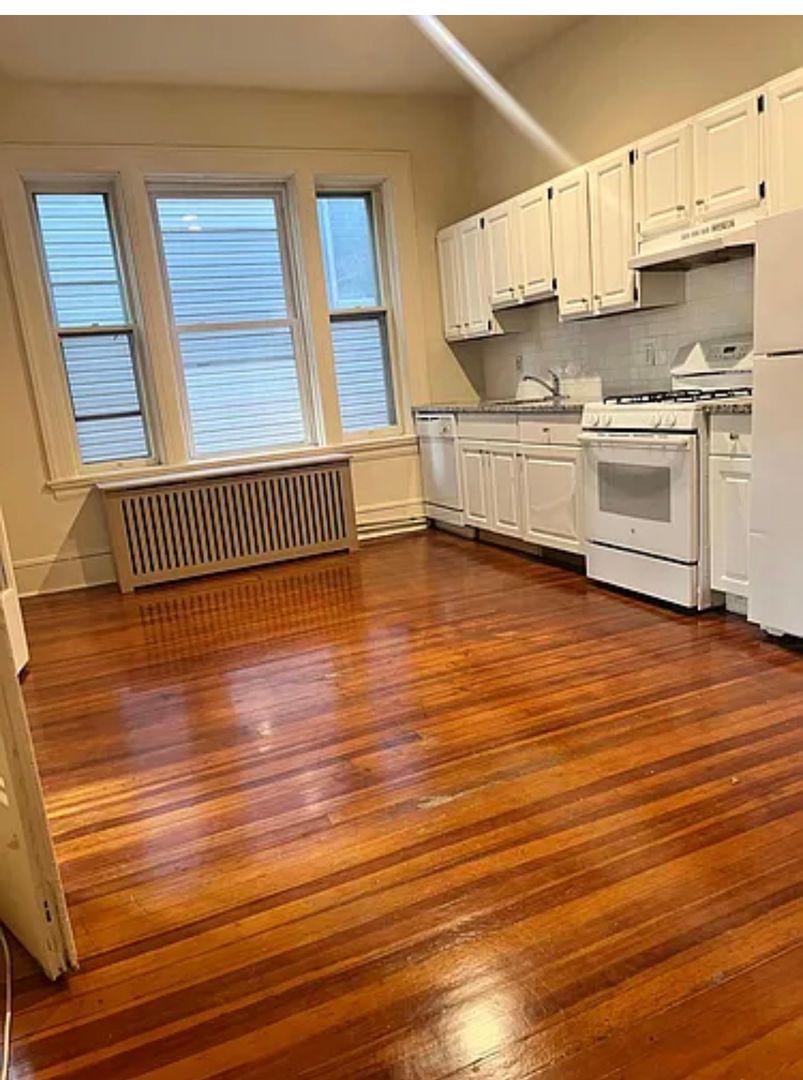 Montclair Apartment: 416 Bloomfield Ave