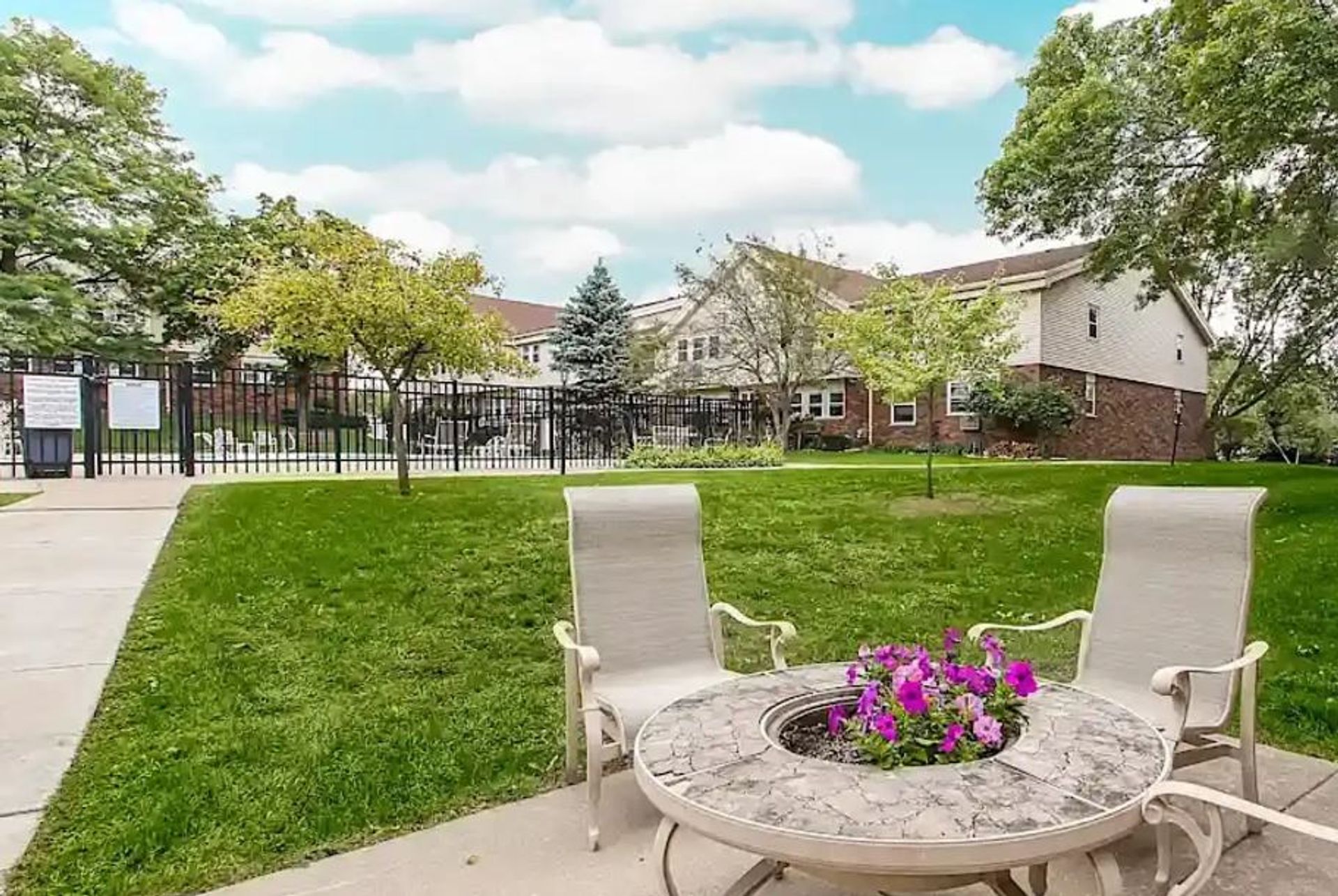 WAUKESHA Apartment: 305-409 SHEFFIELD ROAD