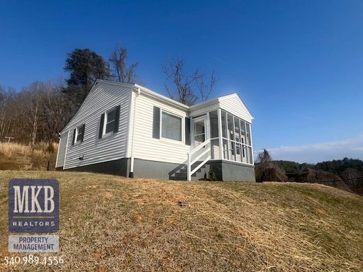 2 Bedroom Home in Clearbrook Area – photo 1