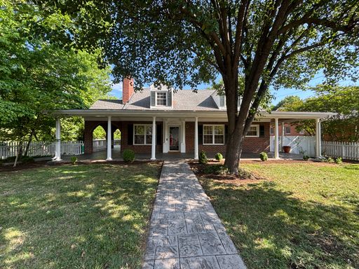 4 bedroom – Roanoke County - Hidden Valley Schools – photo 1