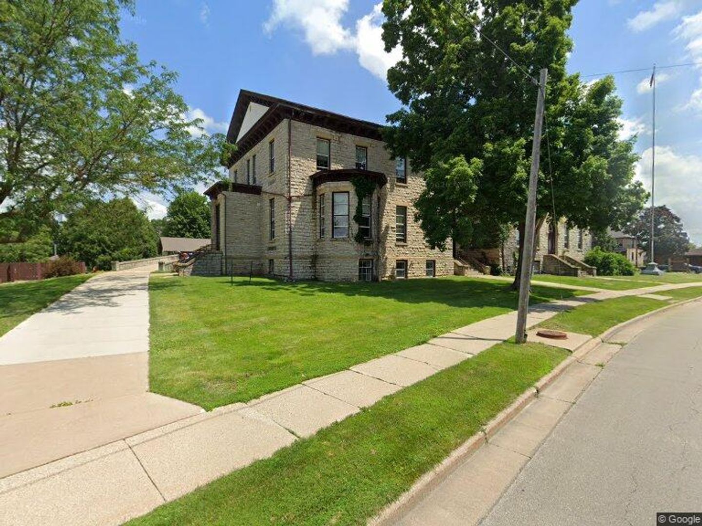 Platteville Apartment: 30 N Elm Street-220