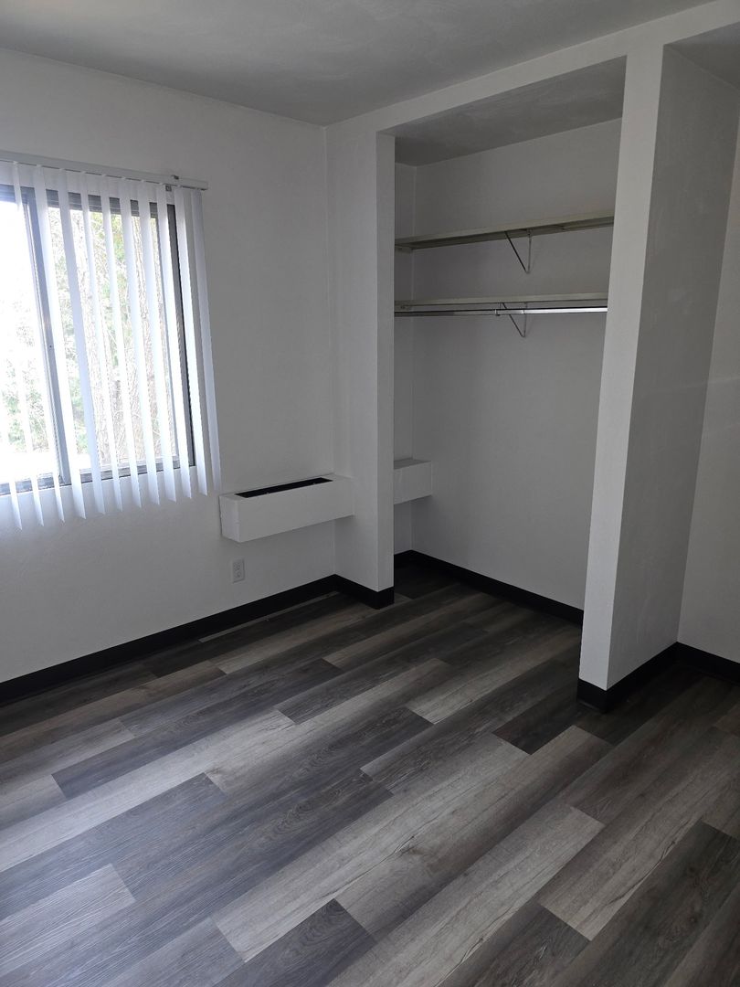 Marshfield Apartment: 311 W Kalsched Street