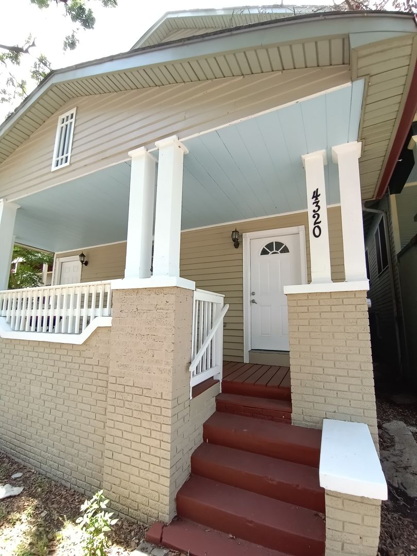 New Orleans Apartment: 4320-22 Banks