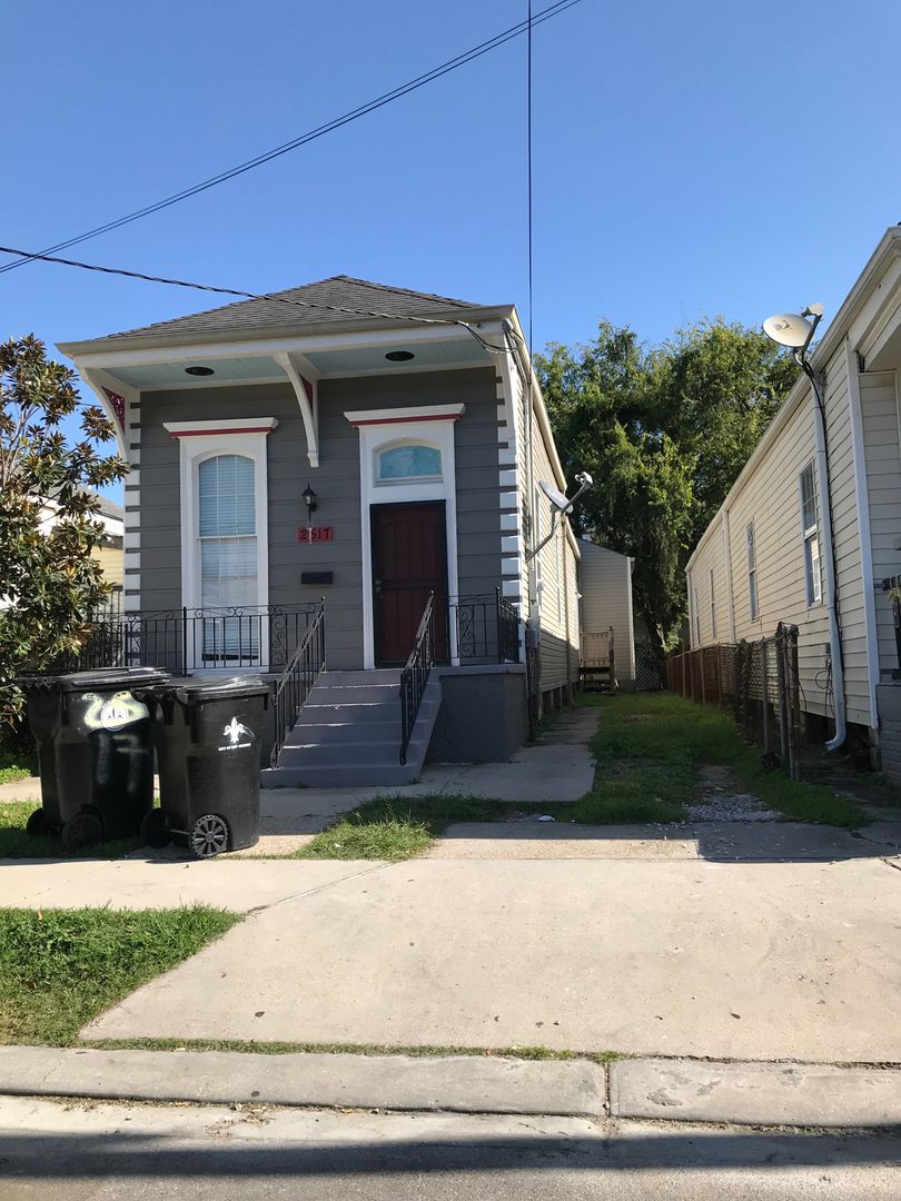 New Orleans House: 2517 Palmyra