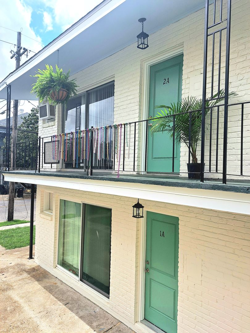 New Orleans Apartment: 3921 Prytania